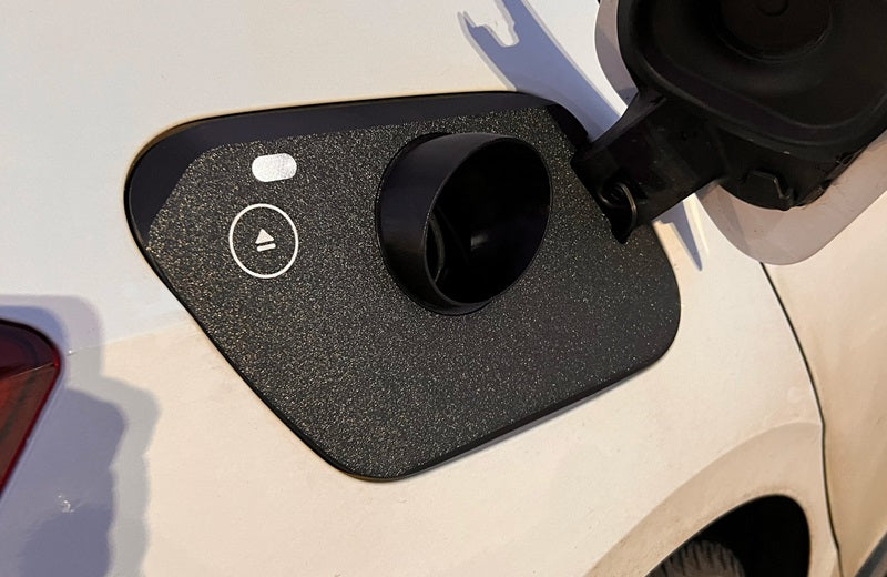 Sähköauton latausportin suoja