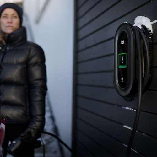 Defa Power – latausasema käytössä talvella ulkona