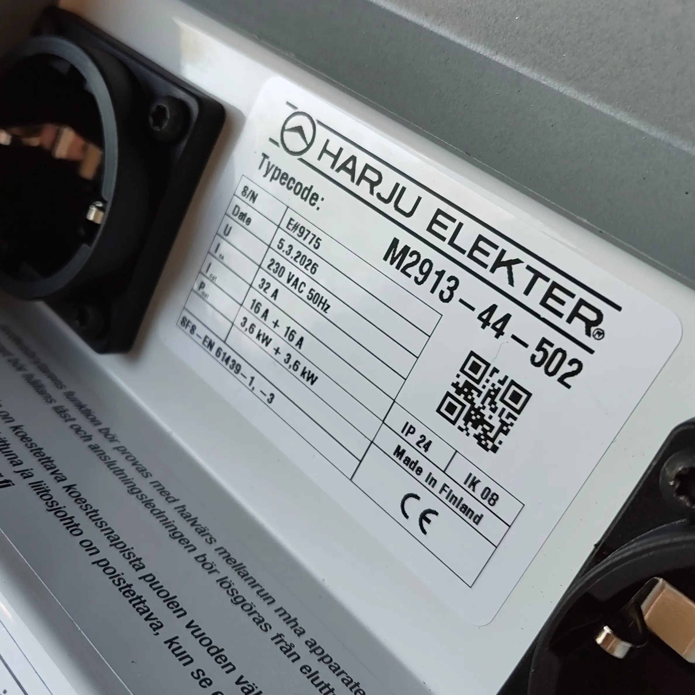 Harju Elekter M2913-44-502 latausrasia läheltä
